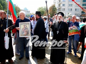 Въвеждането на задължително религиозно образование ще бъде загуба на време и пари