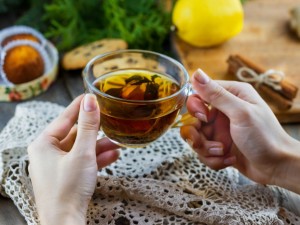 20 см по-тънка талия с три чаши зелен чай
 
