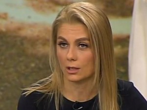 Венета Райкова заприлича на солета с вежди като мустаците на Филип Тотю