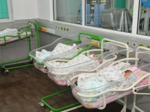 Акушерки "изкрейзват" след 37 часа работа
