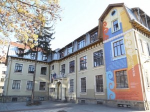 Учих за докторка, а трябвало да стана чистачка