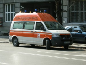 Кран се срути върху бензиностанция в София, две жени пострадаха