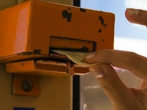 Десетки на протест срещу поскъпването на билета за градския транспорт