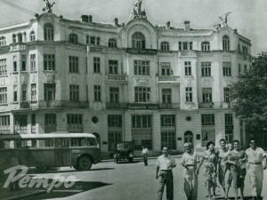 Площадът зад Народния театър