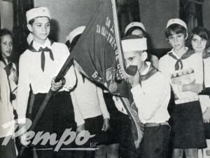 Фотоспомени от соца: Първият училищен звънец и първата любов