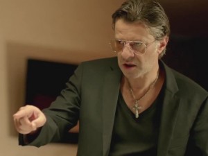 Куката от „Под прикритие” - на психиатър
 