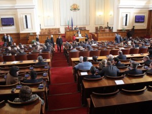 Парламентът - зоопарк с шопари и шимпанзета