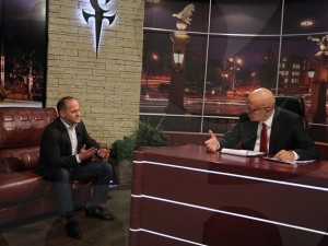 Дуото Слави и Радан се напъва да снесе яйце