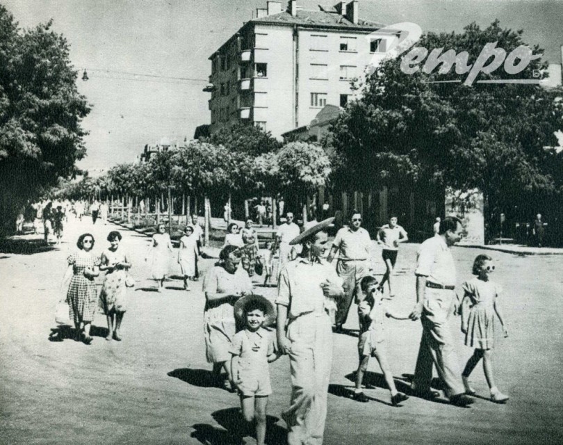 Пред входа на Морската градина