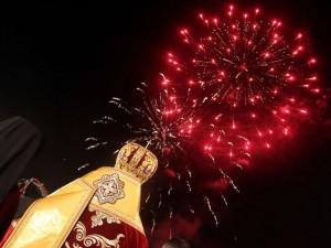 Остава и мажоретки да се кълчат в „Св. Ал. Невски”!