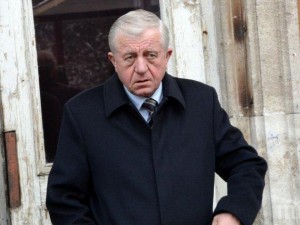 Генерал Михов остава шеф на Комисията по отбрана