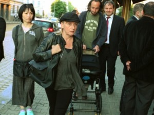 Елена Йончева гостува с бебето на Сергей Станишев