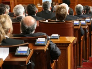 Продажни мутри ни унищожават