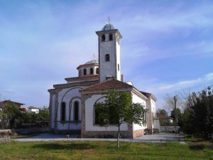 Камбана бие 30 години, завързана на дърво