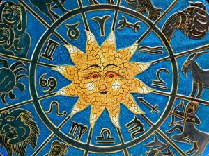 Астролог с кошмарна прогноза: Чака ни трудна седмица - конфликти, интриги, банкови фалити