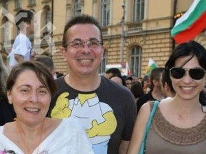 Кедър, мажоретките ти са гола вода