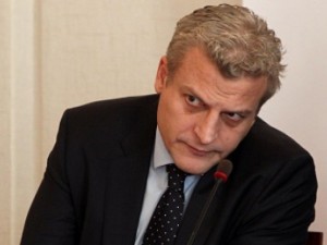 Министър Москов дискриминира пациенти с рядко заболяване
