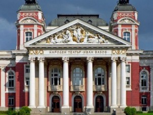 Битката за шеф на Народния театър продължава