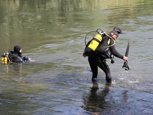 Осем водолази търсят изчезналия Петър
