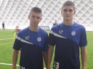 „Сини“ юноши с успех в Англия