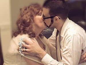 71-годишна пенсионерка се омъжи за 17-годишен