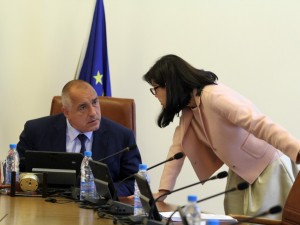 Кунева похарчи 2 млн. за цирка в „Арена Армеец”!