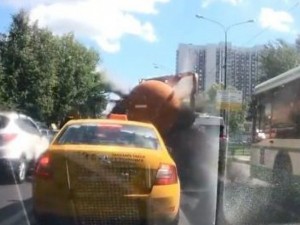 Цистерна с изпражнения се взриви в Москва