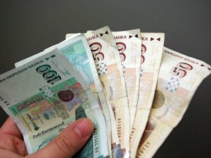 За бърз кредит смучат поне 700 лева такси