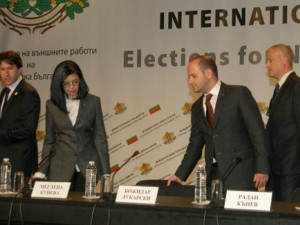 Куку-дясното вика д-р Енчев да му повдигне бюста