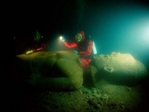 Водолази извадиха от океана египетска богиня