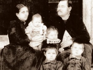 И четиримата синове на Райна Княгиня изпратени в лагери след 9 септември
 


 
