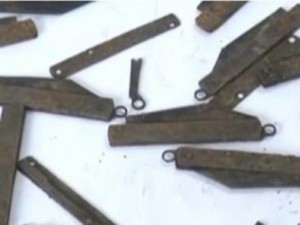 Полицай изяде 40 джобни ножчета