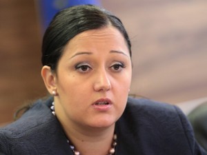 Лиляна Павлова прави лукс пресцентър за 300 бона