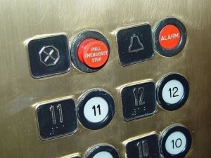 Асансьори убийци дебнат в 13 болници