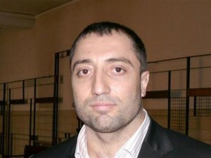 Митьо Очите забягнал за Турция със семейството си