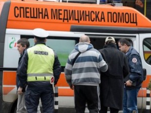 Пациент преби доктор и сестра в „Пирогов”
 