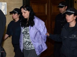 Акушерката Емилия - невинна, не е душила Никол?