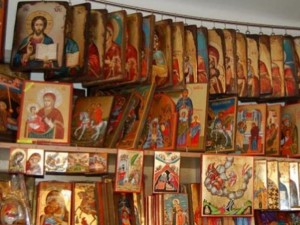 Нечувано! Кръстим се пред икони "Made in China"