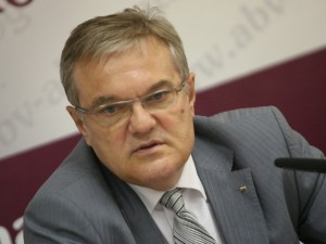 Румен Петков: Корнелия Нинова най-цинично обслужи Бойко Борисов