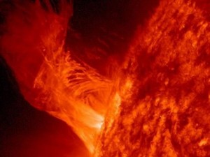 Идват силни магнитни бури! Ето кога ще ни мъчат и кои са най-застрашени
