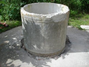 Вода бликна от кладенец на 64 века!