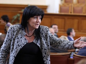 Някой да укроти депутатката Караянчева