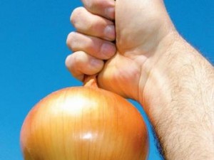 Виолета отгледа 670-грамов лук