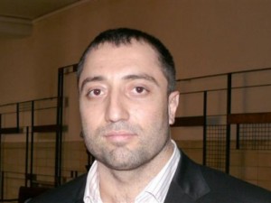 Митьо Очите заплашвал бебето на Божо Кравата