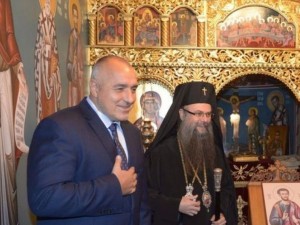 Митрополит Николай бие камбани в чест на Борисов