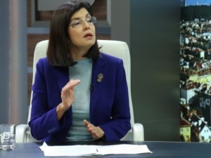 Кунева развращава ромите търтеи