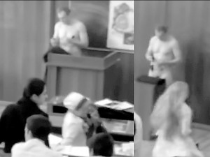 Доцент се съблече гол пред студентите си
