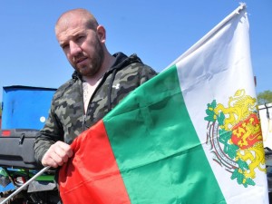 Глас народен: Ловецът на бежанци Динко не е престъпник
 
