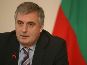 Ивайло Калфин, кандидат за президент: Борисов знае как да притисне Нинова