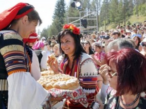 Миризма на боб се носи от кухнята на Нинова
 